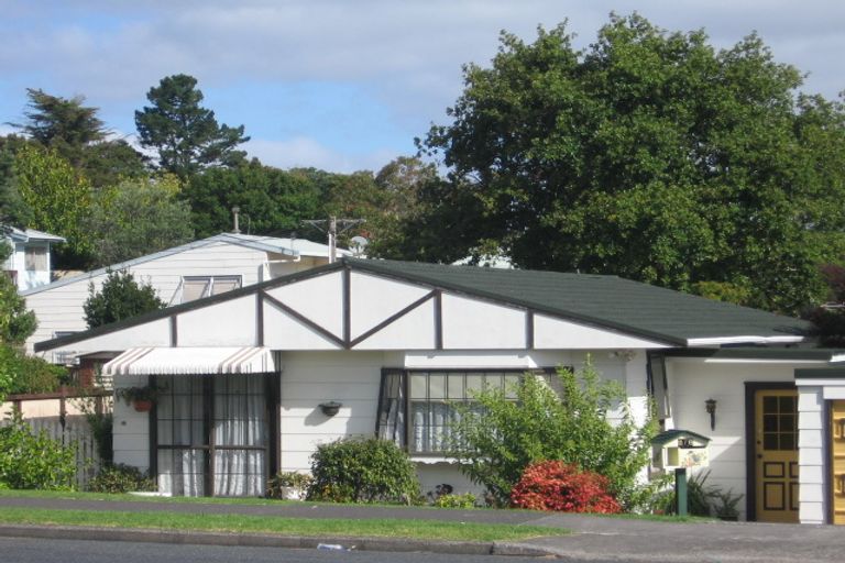 Photo of property in 2/6 Manuka Road, Glenfield, Auckland, 0629