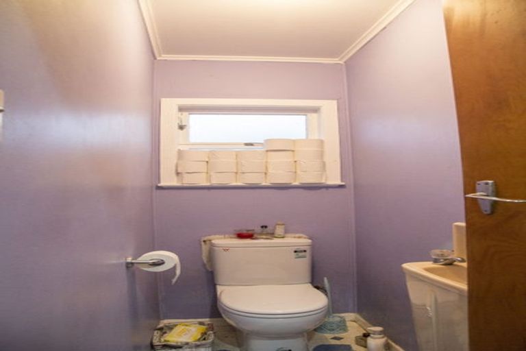 Photo of property in 23 Waverley Avenue, Glenfield, Auckland, 0629