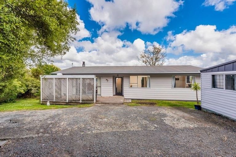 Photo of property in 21 Donovan Avenue, Massey, Auckland, 0614