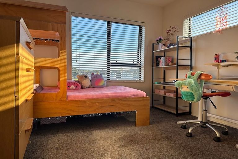 Photo of property in 1/4 Edgerton Road, Te Atatu Peninsula, Auckland, 0610