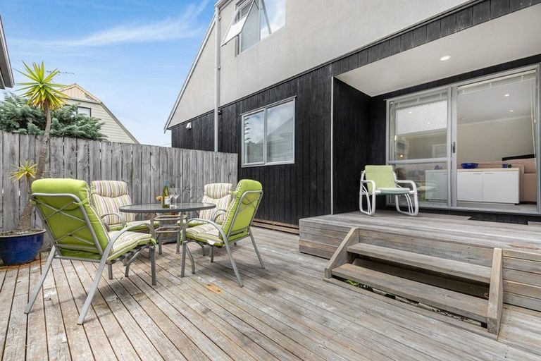 Photo of property in 2/28 Holiday Road, Stanmore Bay, Whangaparaoa, 0932