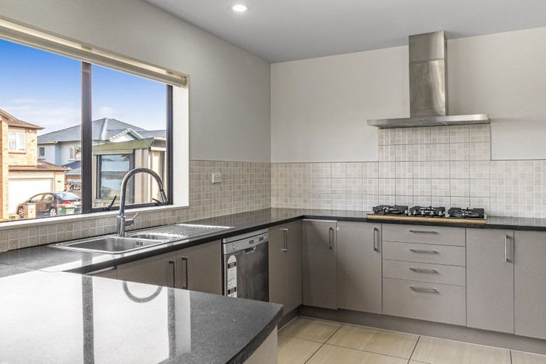 Photo of property in 37 Kestev Drive, Flat Bush, Auckland, 2016