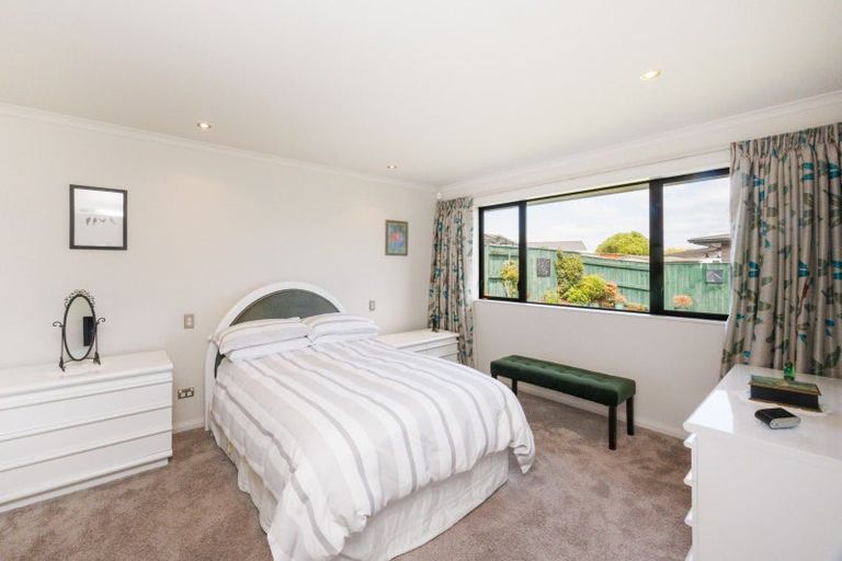 Photo of property in 54 Rosalie Terrace, Kelvin Grove, Palmerston North, 4414