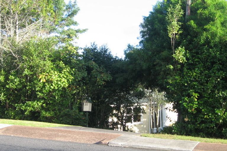 Photo of property in 20 Pupuke Road, Hillcrest, Auckland, 0627