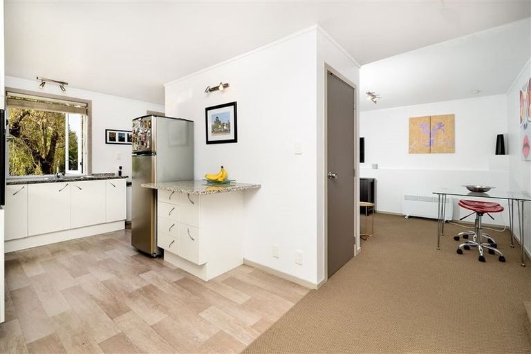 Photo of property in 2/11 Kahika Road, Birkdale, Auckland, 0626