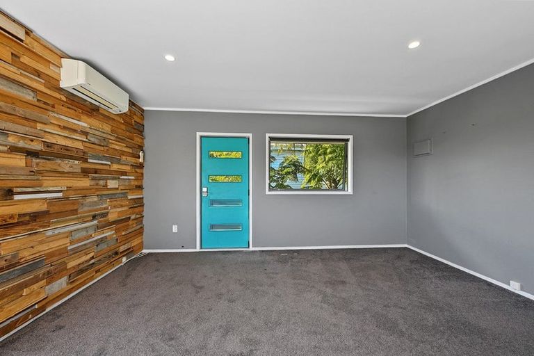 Photo of property in 1291 Whangaparaoa Road, Army Bay, Whangaparaoa, 0930