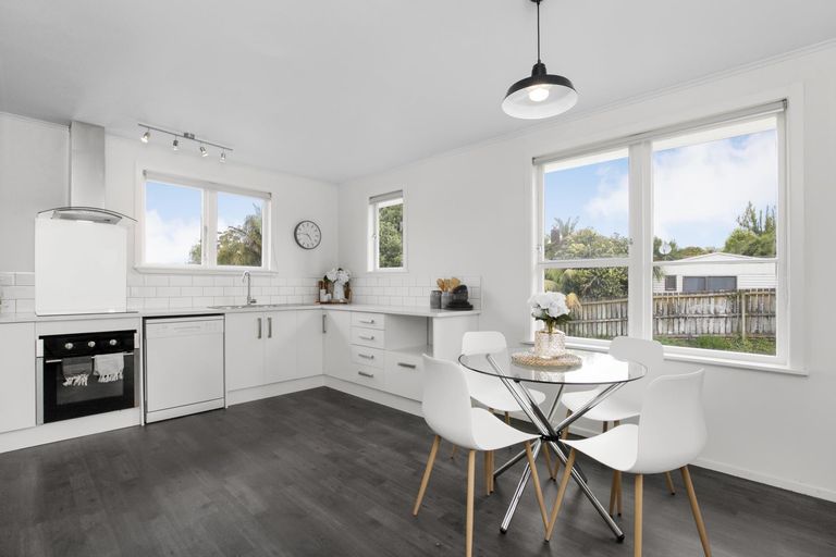 Photo of property in 10 Olive Street, Manurewa, Auckland, 2102