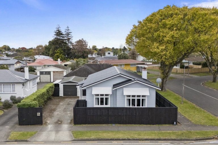 Photo of property in 33 Featherston Street, Takaro, Palmerston North, 4412