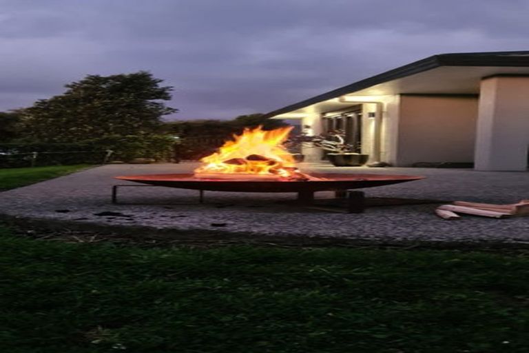 Photo of property in 94 Pohutukawa Drive, Levin, 5571