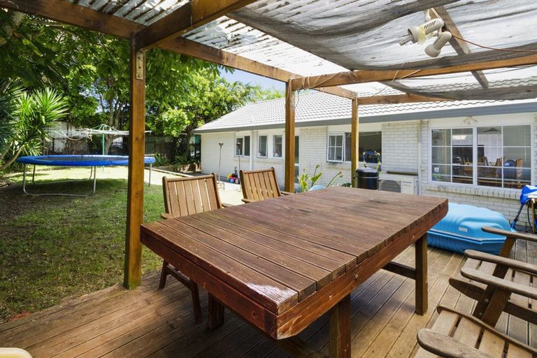 Photo of property in 47 Riverton Drive, Randwick Park, Auckland, 2105