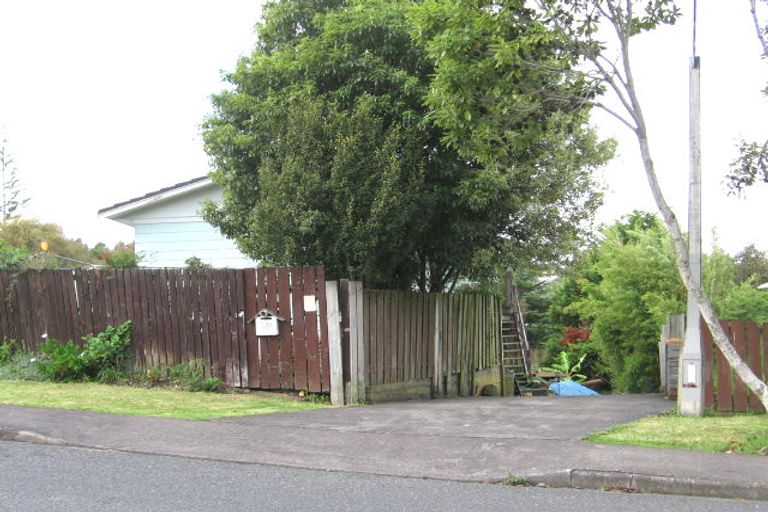 Photo of property in 129 Kemp Road, Massey, Auckland, 0614