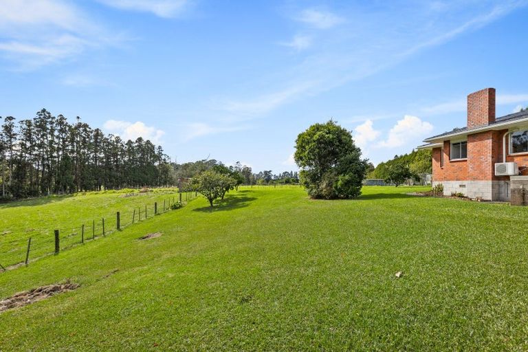 Photo of property in 230 Riverhead Road, Kumeu, 0892