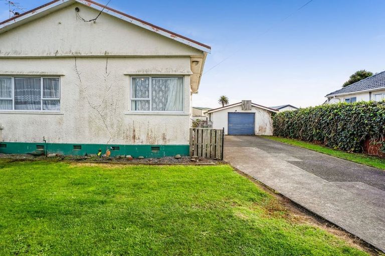 Photo of property in 5 Turuturu Road, Hawera, 4610