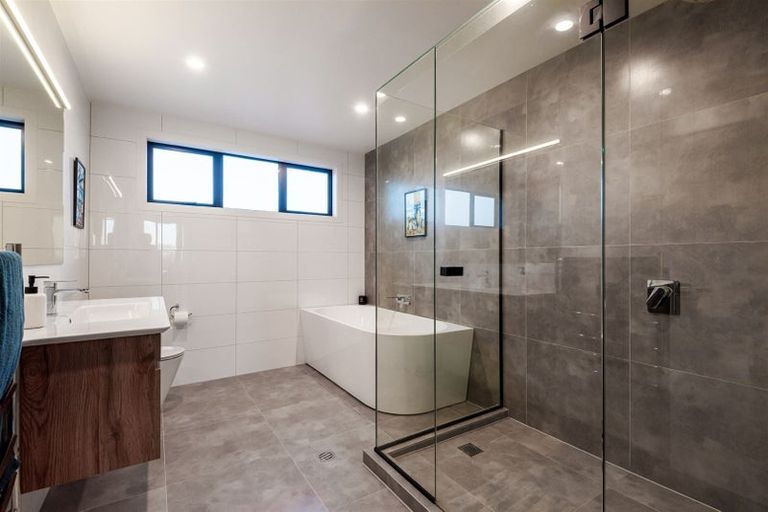 Photo of property in 14b Corrella Road, Belmont, Auckland, 0622