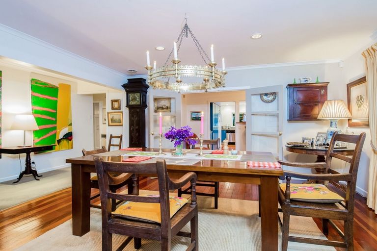 Photo of property in 10 Opanuku Road, Henderson Valley, Auckland, 0612