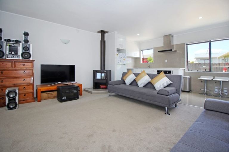 Photo of property in 178 Finlayson Avenue, Clendon Park, Auckland, 2103