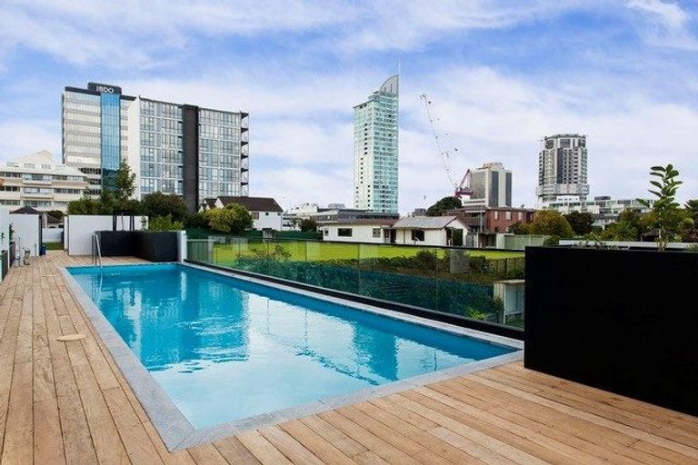 Photo of property in Frank Sargeson Apts, 303/74 Anzac Street, Takapuna, Auckland, 0622