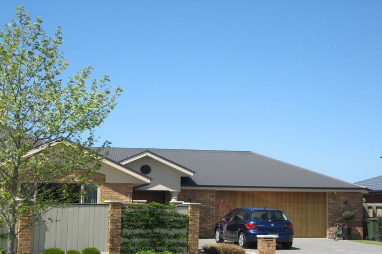 Photo of property in 5 Vaughan Way, Redwood, Christchurch, 8051
