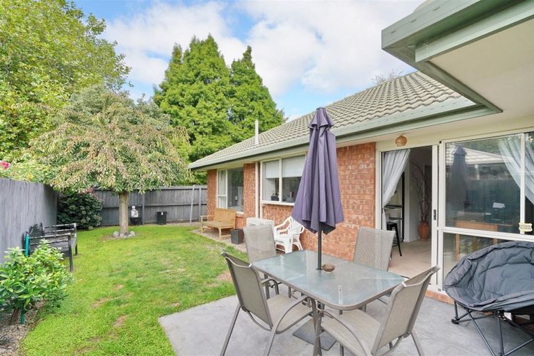 Photo of property in 2 Murfitt Place, Sockburn, Christchurch, 8042