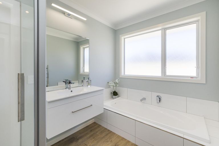 Photo of property in 2 Hydrangea Lane, Milson, Palmerston North, 4414
