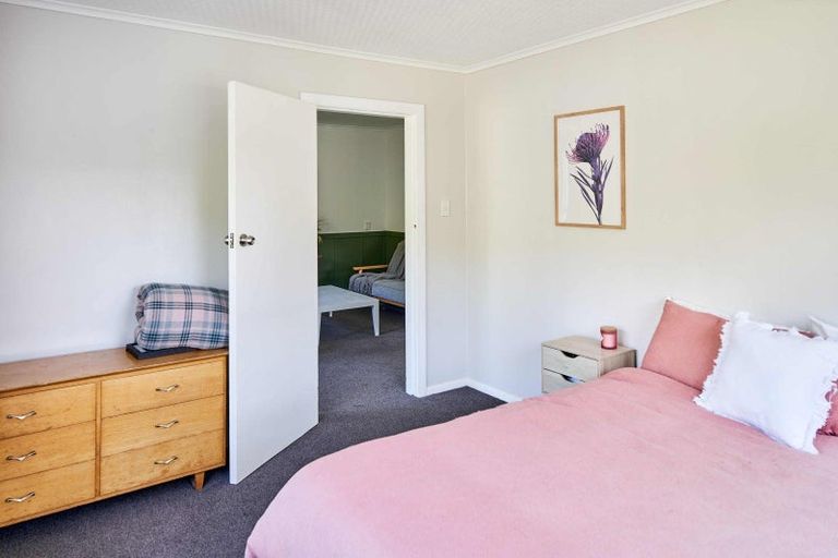 Photo of property in 25 Paekakariki Hill Road, Pauatahanui, Porirua, 5381