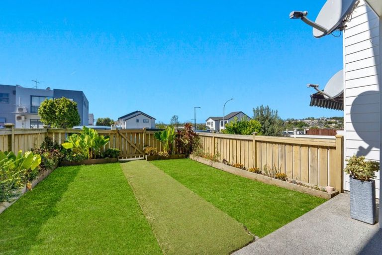 Photo of property in 4/3 Hulme Place, Henderson, Auckland, 0612