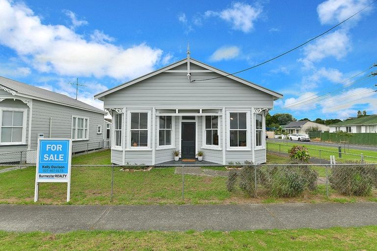 Photo of property in 21 Railway Street, Helensville, 0800