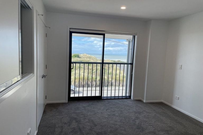 Photo of property in 2/232 Marine Parade, New Brighton, Christchurch, 8061