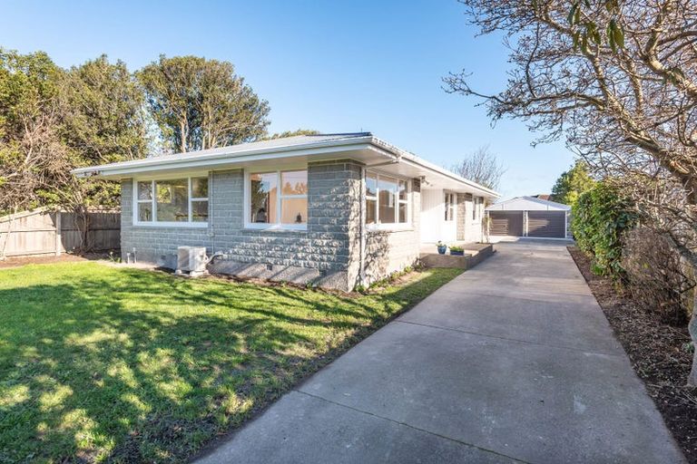 Photo of property in 17 Moyna Avenue, Dallington, Christchurch, 8061