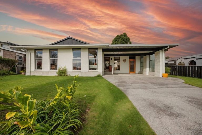 Photo of property in 19 Wesley Avenue, Frankleigh Park, New Plymouth, 4310