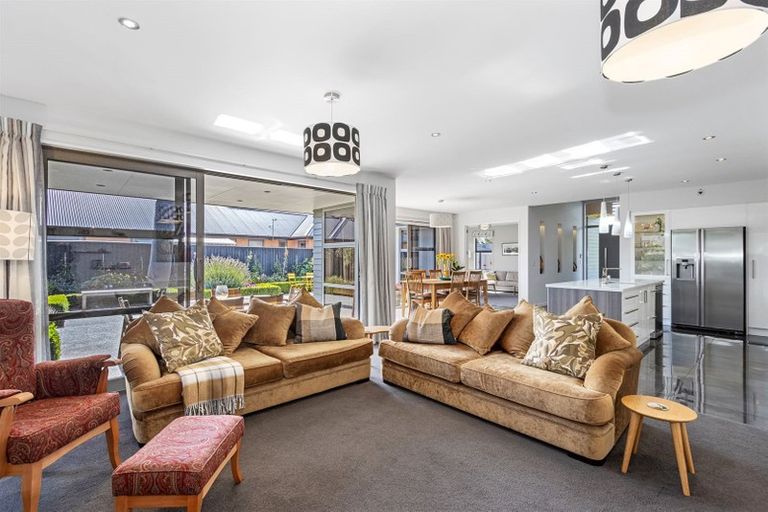 Photo of property in 14 Crown Close, Prebbleton, 7604