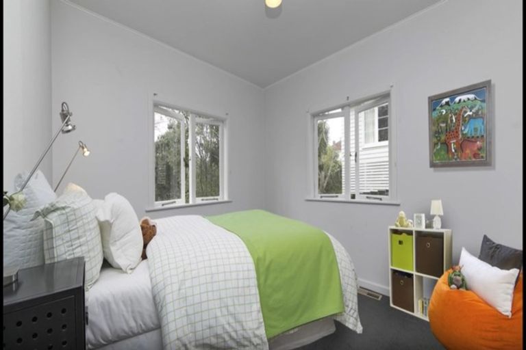 Photo of property in 1 Savoy Road, Glen Eden, Auckland, 0602