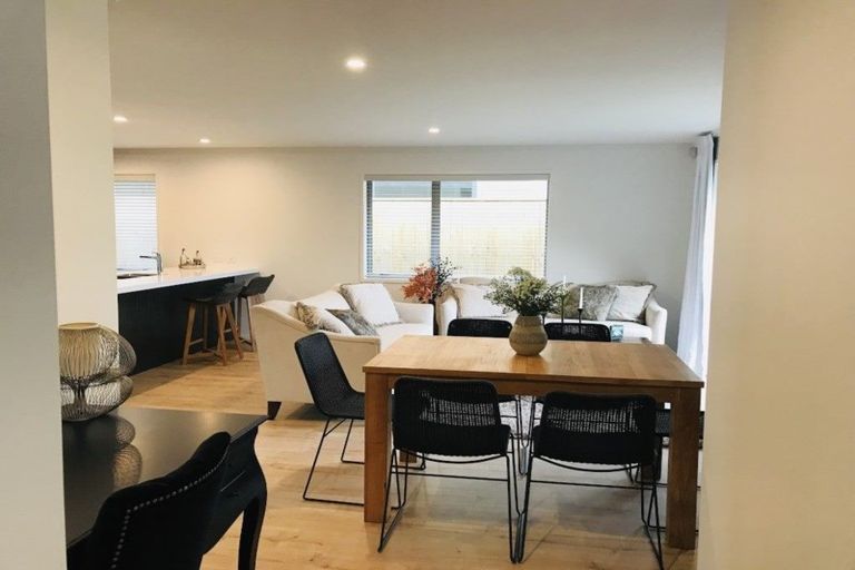 Photo of property in 19 Papa Orchard Drive, Kumeu, 0810