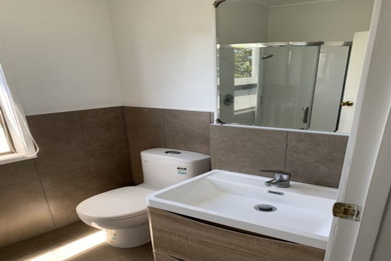 Photo of property in 1/15 Fairfax Avenue, Northcote, Auckland, 0627