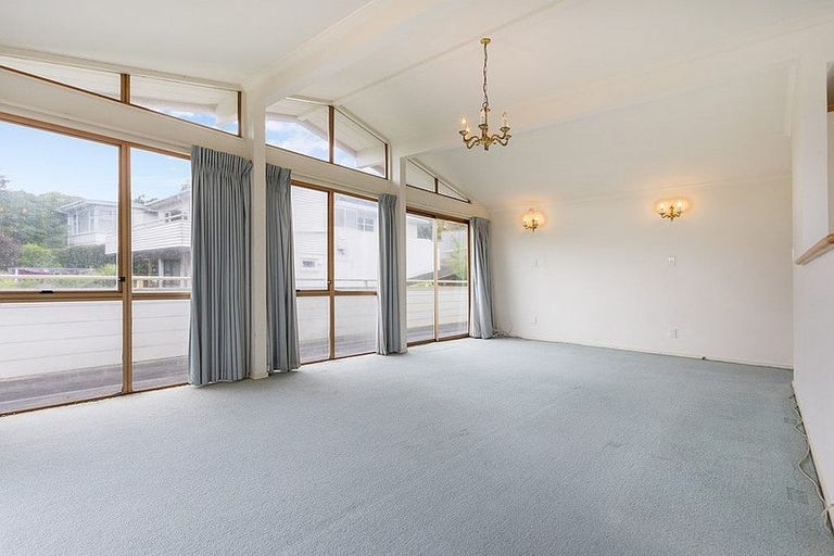 Photo of property in 17 Sea Vista Avenue, Beach Haven, Auckland, 0626