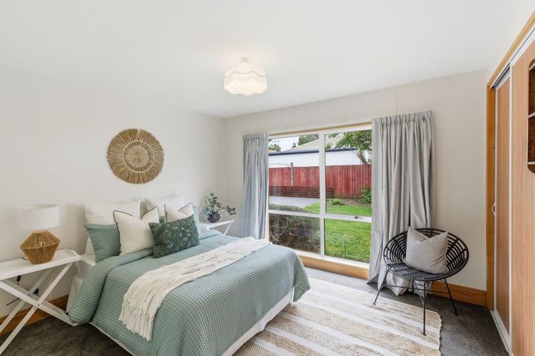 Photo of property in 7 Broadfell Avenue, Avonhead, Christchurch, 8042