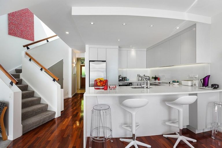 Photo of property in 363u2 Karaka Bay Road, Karaka Bays, Wellington, 6022