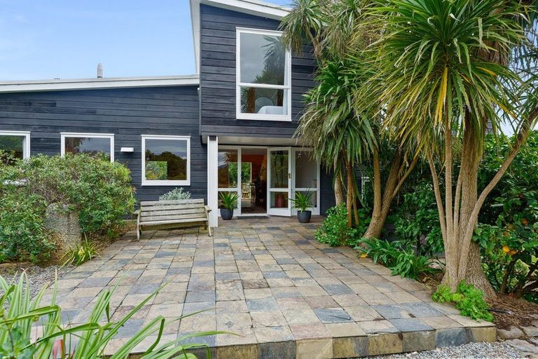 Photo of property in 321 Te Horo Beach Road, Te Horo Beach, Otaki, 5581