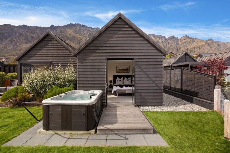 Photo of property in 15 Mckenzies Shute, Jacks Point, Queenstown, 9371