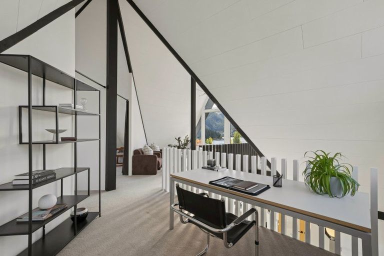 Photo of property in 696 Peninsula Road, Kelvin Heights, Queenstown, 9300