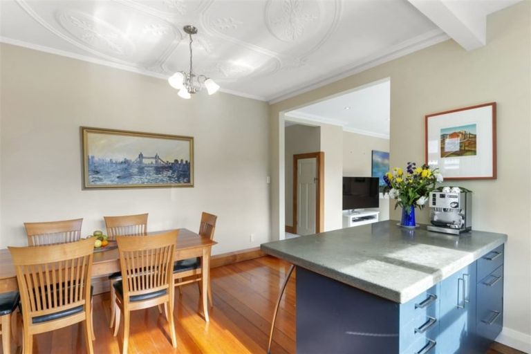 Photo of property in 100 Creswick Terrace, Northland, Wellington, 6012