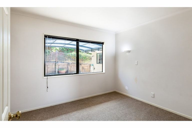 Photo of property in 4 Cloghan Close, Massey, Auckland, 0614