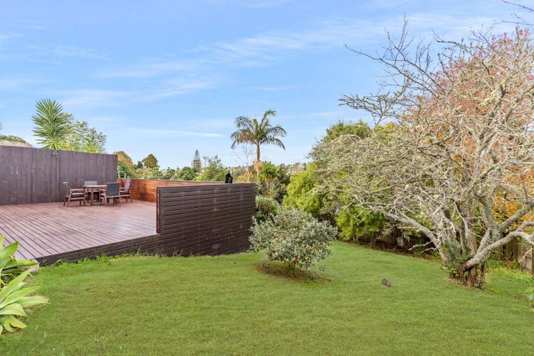 Photo of property in 16 Kashmir Road, Glen Eden, Auckland, 0602