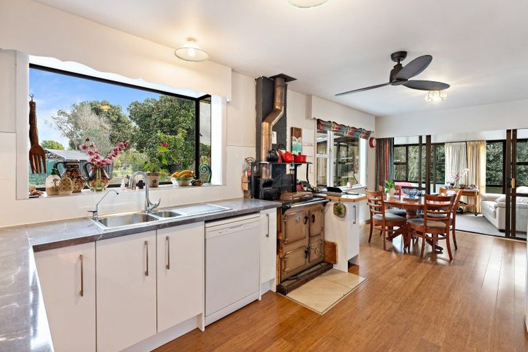 Photo of property in 30 Convent Road, Otaki, 5512