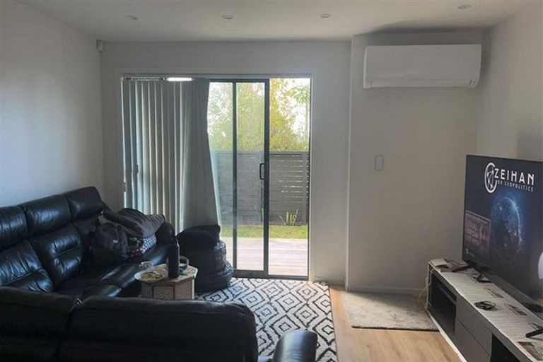 Photo of property in 2/28 Croydon Road, New Lynn, Auckland, 0600