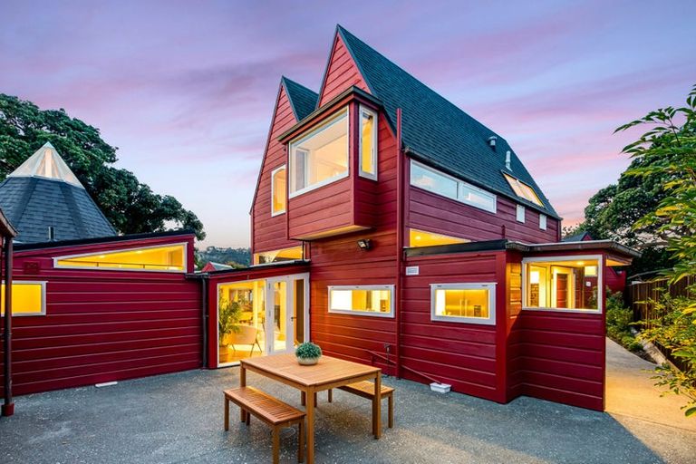 Photo of property in 64 Kings Crescent, Hutt Central, Lower Hutt, 5010