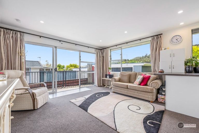 Photo of property in 10a Helvetia Grove, Naenae, Lower Hutt, 5011