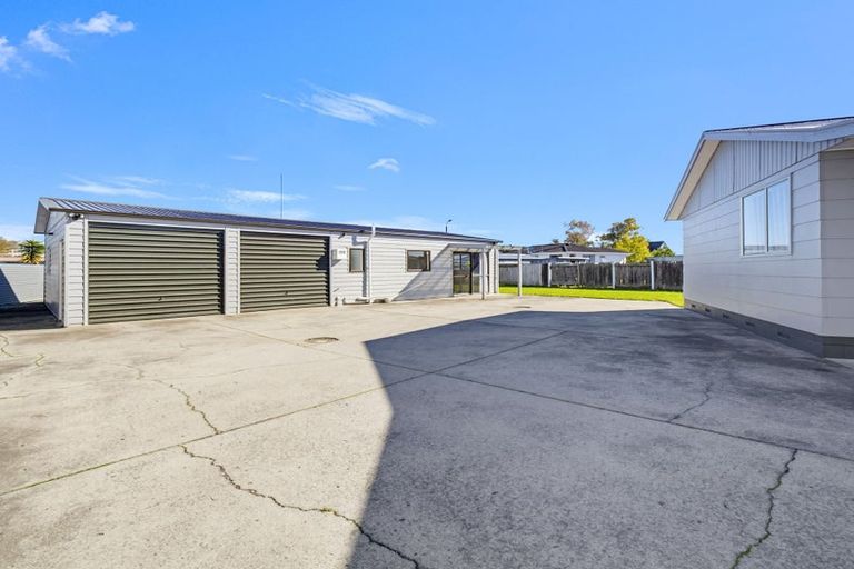 Photo of property in 26 Cumberland Place, Kelvin Grove, Palmerston North, 4414