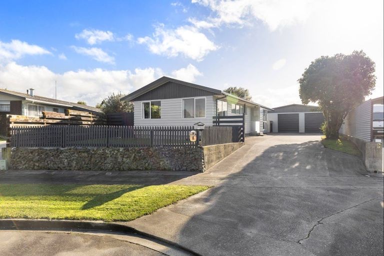 Photo of property in 6 Waltham Court, Cloverlea, Palmerston North, 4412