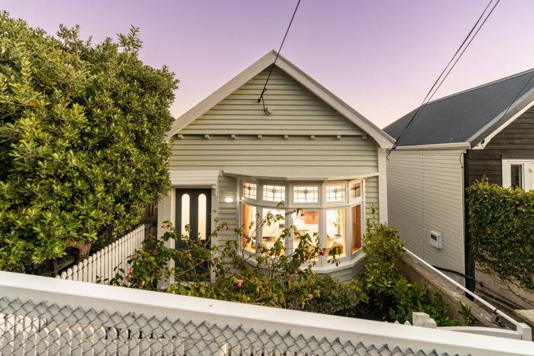 Photo of property in 16 Stafford Street, Mount Victoria, Wellington, 6011